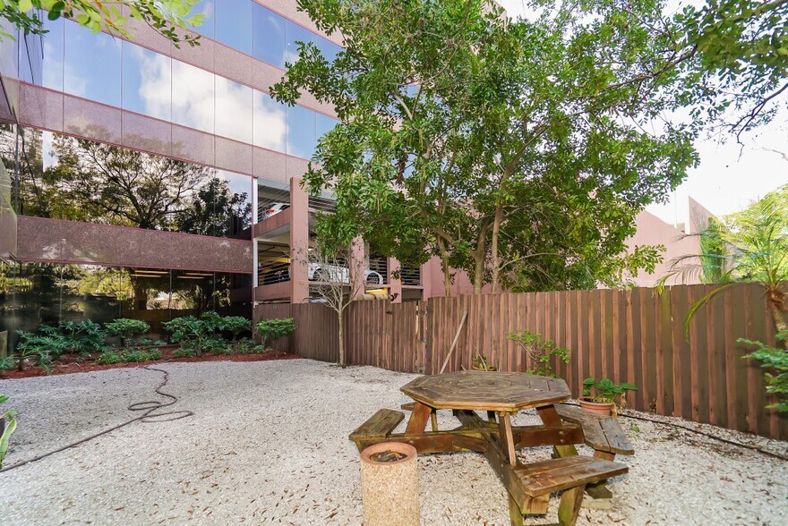 More Photos Of 2033 Main St, Sarasota Office For Lease
