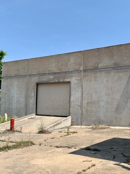 More Photos Of 2373 Stemmons Trl, Dallas General Retail For Sale