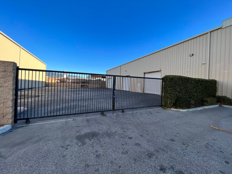 More Photos Of 14662 El Molino St, Fontana Warehouse For Sale
