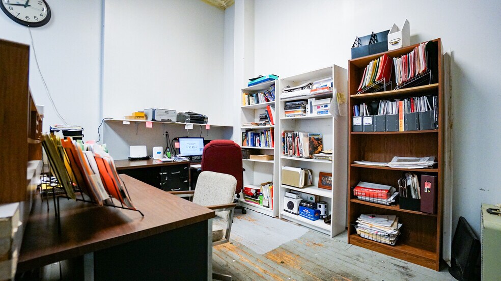 More Photos Of 1031 Price St, Scranton Flex For Sale