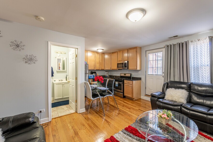 More Photos Of 7314-7322 N Winchester Ave, Chicago Apartments For Sale