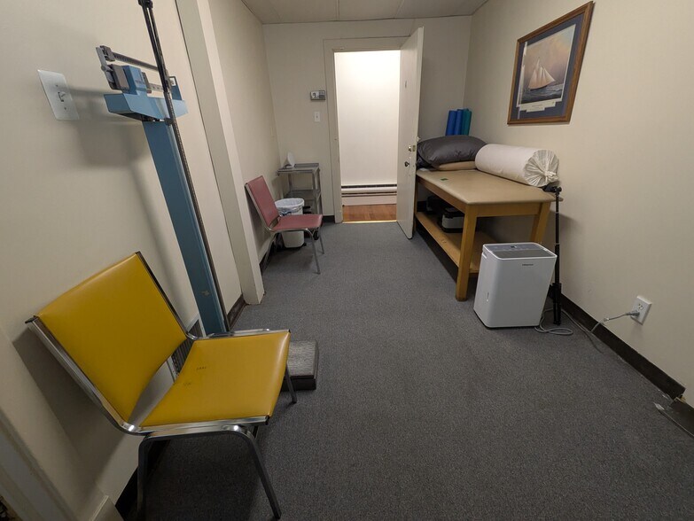 More Photos Of 848 W 36th St, Baltimore Medical For Lease