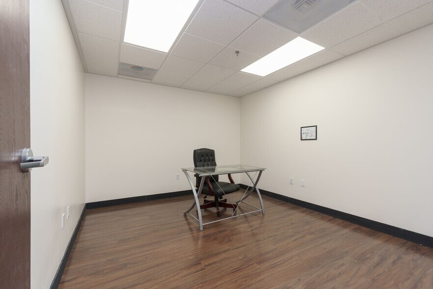 More Photos Of 2311 Statham Blvd, Oxnard Warehouse For Lease