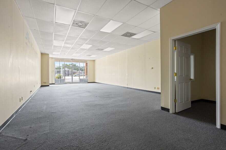 More Photos Of 3016 N Main St, Anderson Storefront Retail Office For Lease