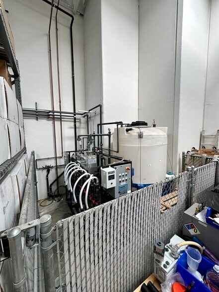 More Photos Of 9955 Mesa Rim Rd, San Diego Light Manufacturing For Lease