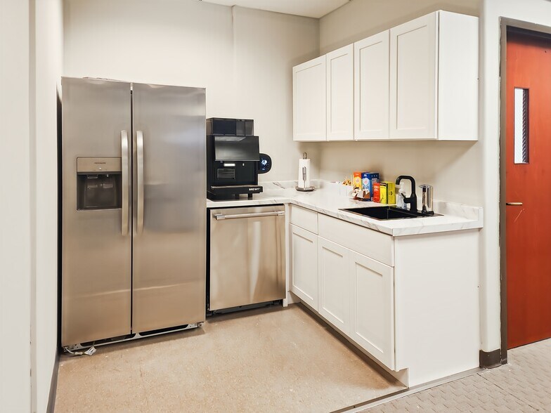 More Photos Of 2624 W Lake Lansing Rd, Lansing Coworking Space