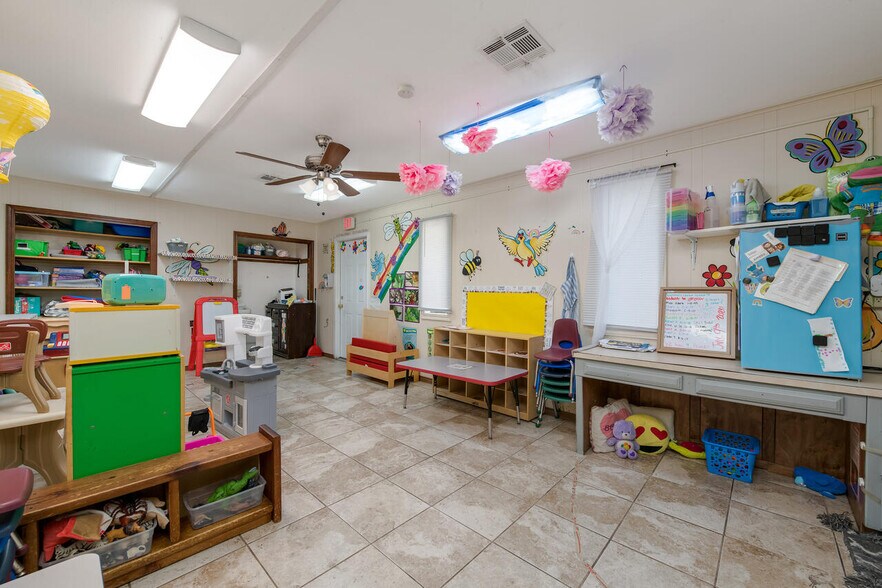 More Photos Of 2000 N 25th St, Waco Daycare Center For Sale
