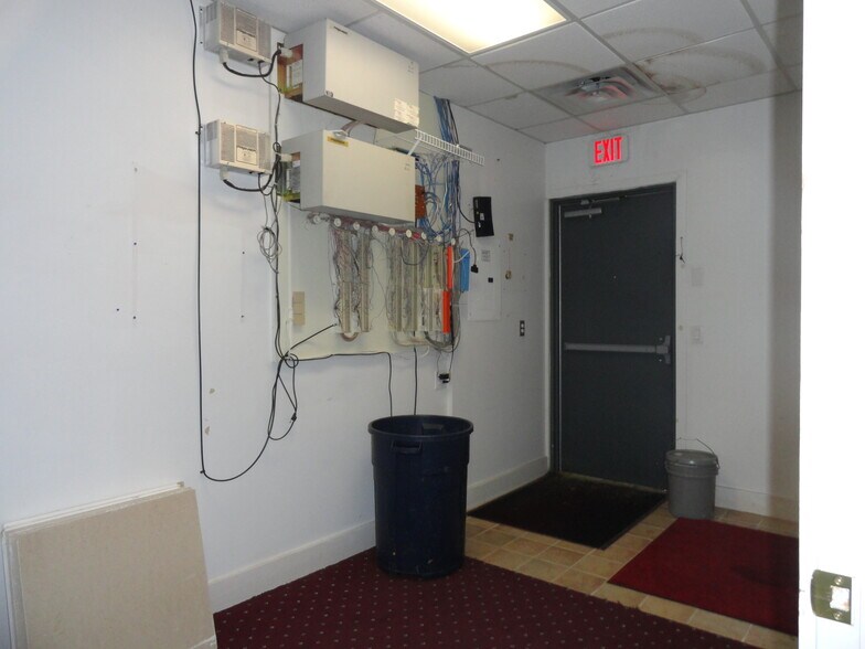 More Photos Of 6015 W Pierson Rd, Flushing Office For Sale