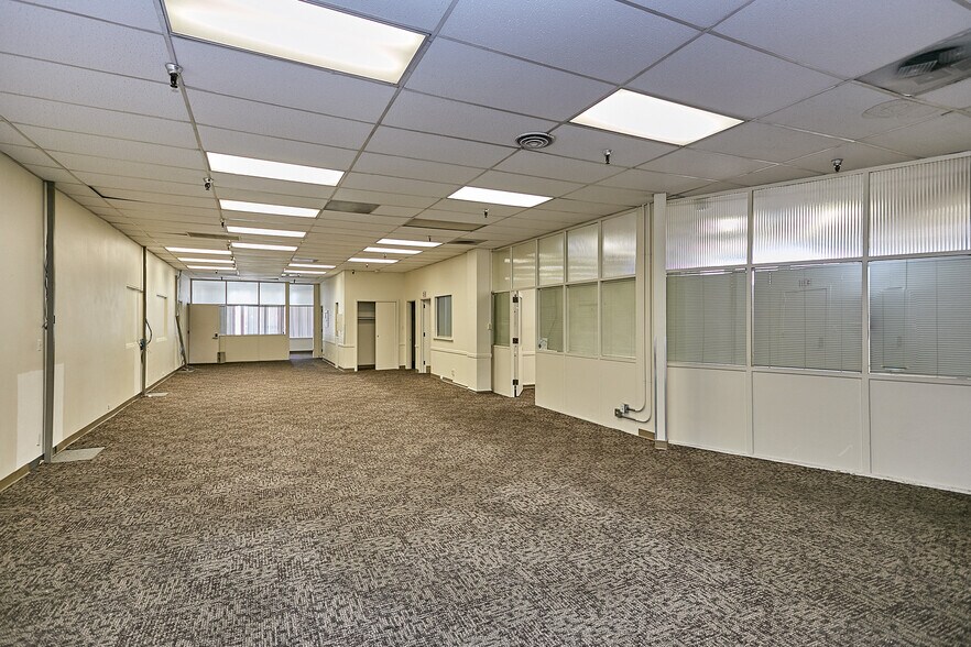 More Photos Of 5300 Harbor St, Commerce Warehouse For Lease