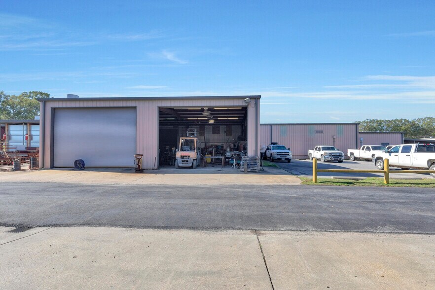 More Photos Of 200-251 Rousseau Rd rd, Youngsville Warehouse For Sale