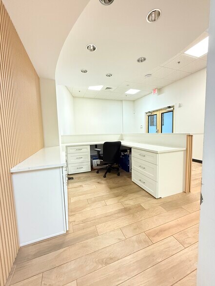 More Photos Of 5402 W Laurel St, Tampa Loft Creative Space For Lease