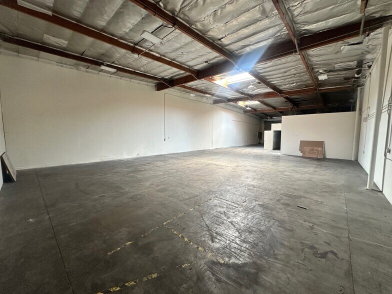 More Photos Of 15610-15630 S Figueroa St, Gardena Warehouse For Lease