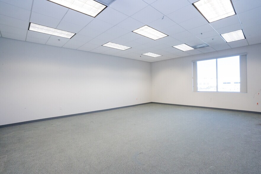 More Photos Of 925 S Lakeview Ave, Placentia Industrial For Sale