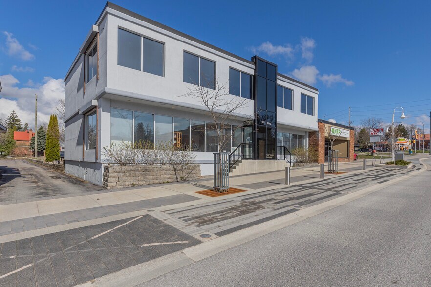 More Photos Of 361 King St, Midland Office For Sale