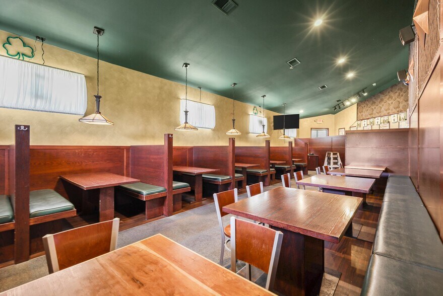 More Photos Of 830 Oregon Center Dr, Oregon Restaurant For Sale