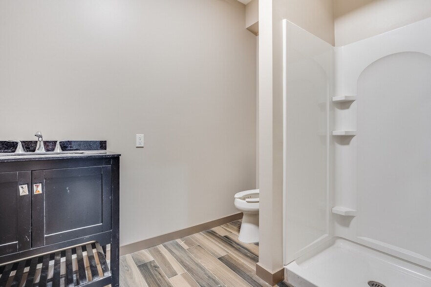 More Photos Of 321 Warren Ave, Stirling Light Manufacturing For Sale