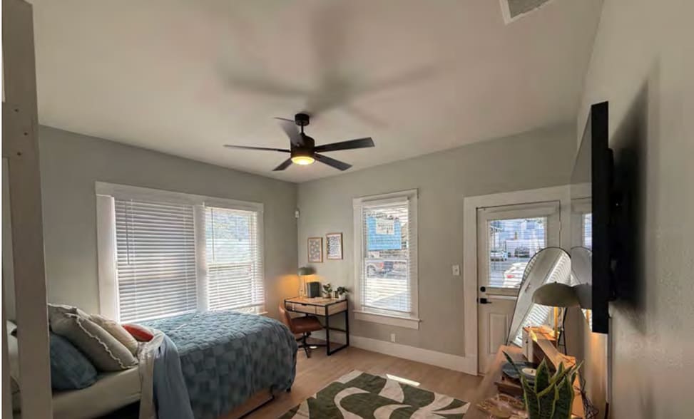 More Photos Of 604 W 25th St, Austin Specialty For Lease