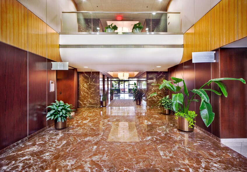 More Photos Of 975 Johnson Ferry Rd NE, Atlanta Medical For Lease