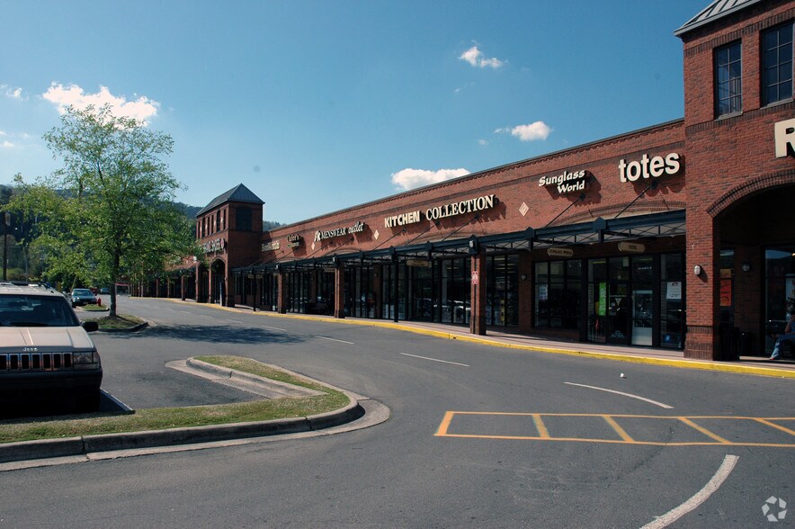 More Photos Of 1001 Market St, Dalton General Retail For Lease