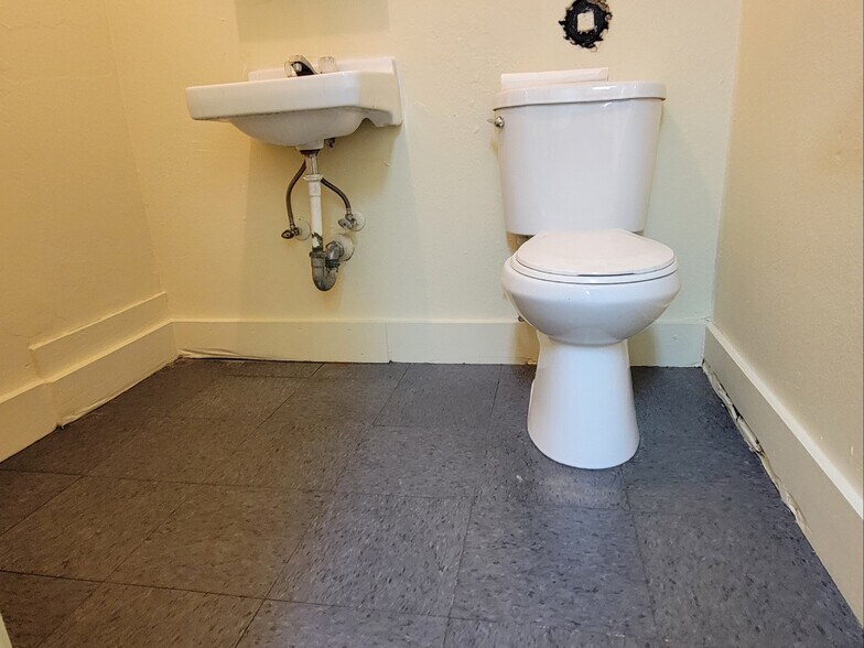 More Photos Of 249 E 157th St, Gardena Manufacturing For Lease