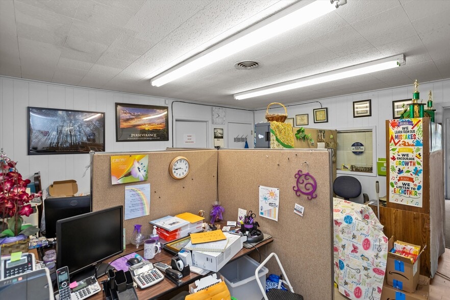 More Photos Of 205 E Denman Ave, Lufkin Flex For Sale