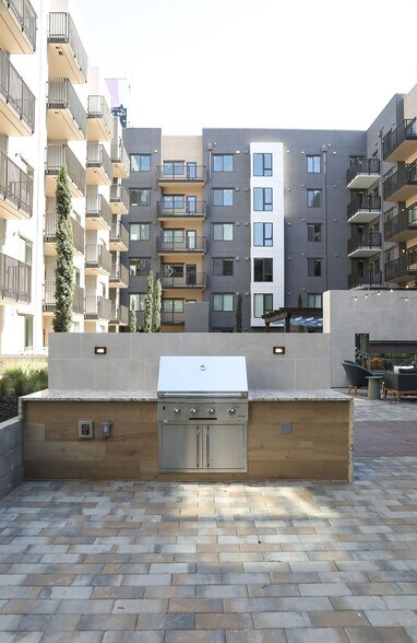 More Photos Of 1100 Webster St, Oakland Apartments For Lease