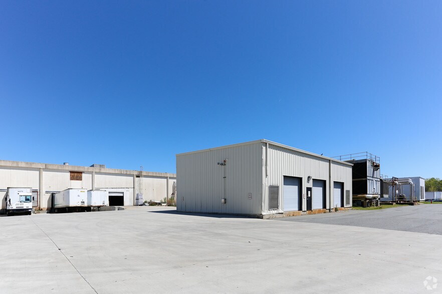 More Photos Of 651 Eagle Rd, Belmont Warehouse For Lease