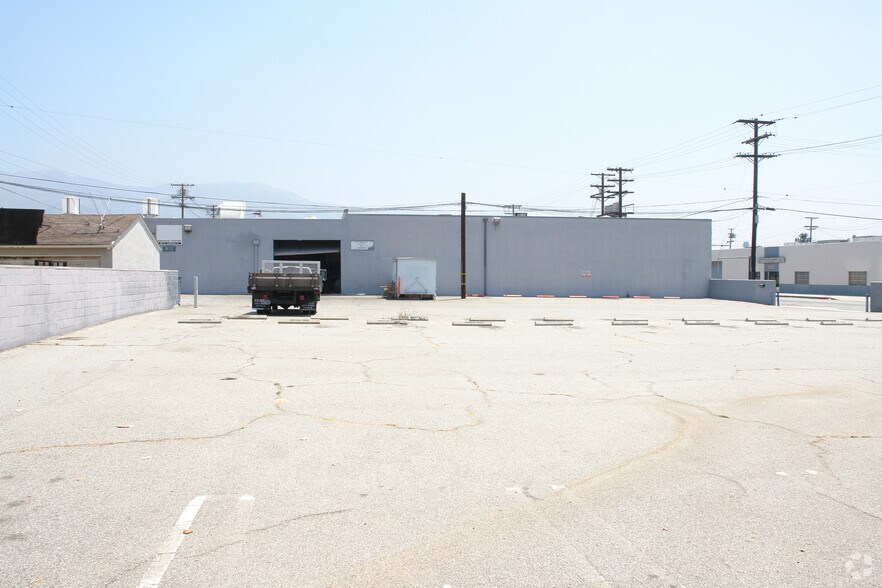 More Photos Of 1120-1208 W Isabel St, Burbank Warehouse For Lease
