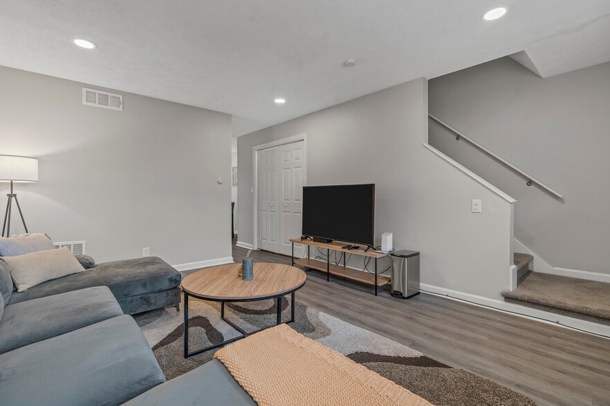 More Photos Of 1749 Hawthorne Ave, College Park Apartments For Sale
