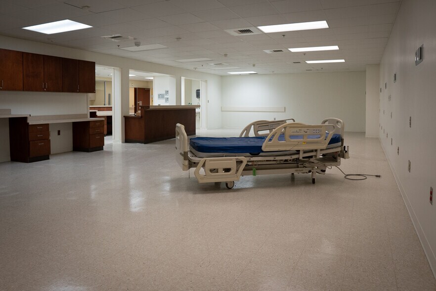 More Photos Of 1883 Highway 43 S, Canton Medical For Lease