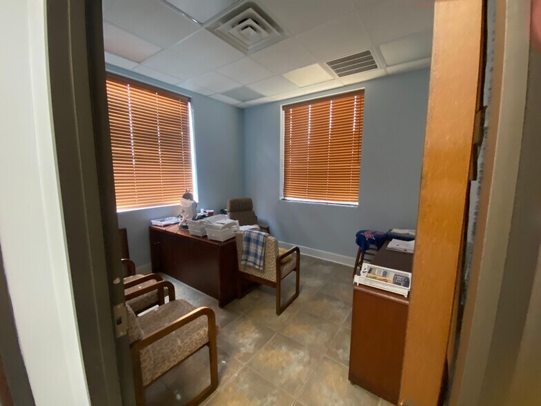 More Photos Of 3326 Watters Rd, Pasadena Medical For Sale