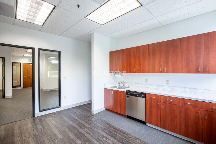 More Photos Of 9430 SW Coral St, Tigard Office For Lease