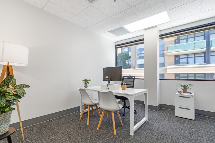 More Photos Of 200 W Towsontown Blvd, Towson Coworking Space
