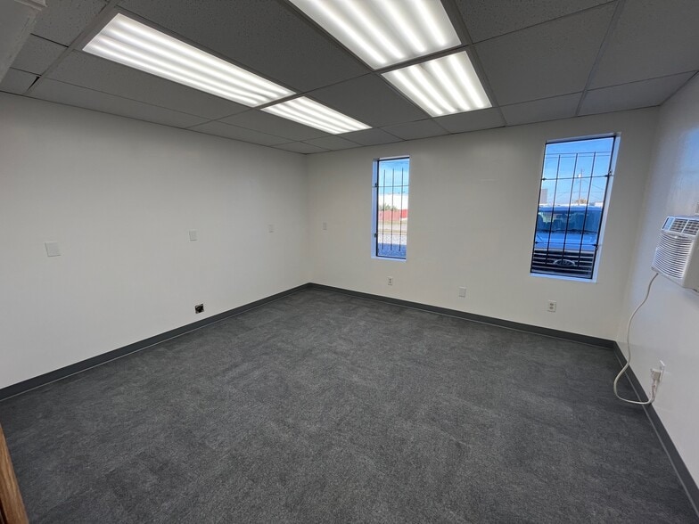 More Photos Of 4420 SW 33rd St, Oklahoma City Manufacturing For Lease