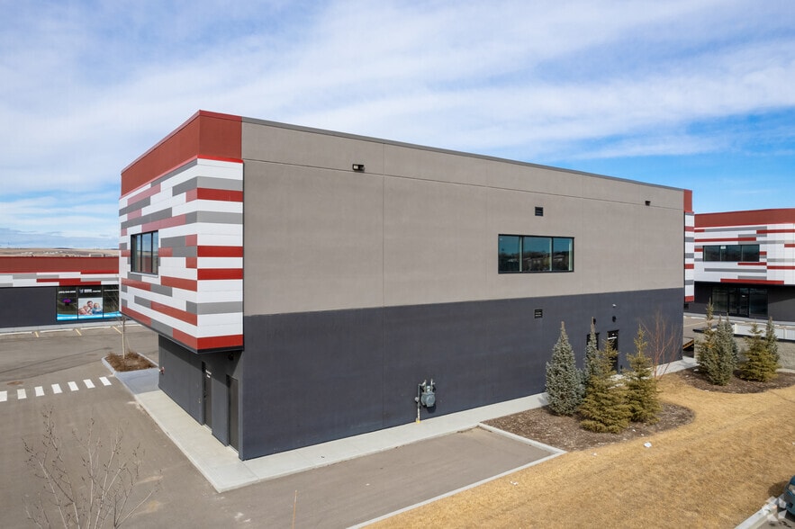 More Photos Of 28 Kingsview, Airdrie Storefront Retail Office For Sale