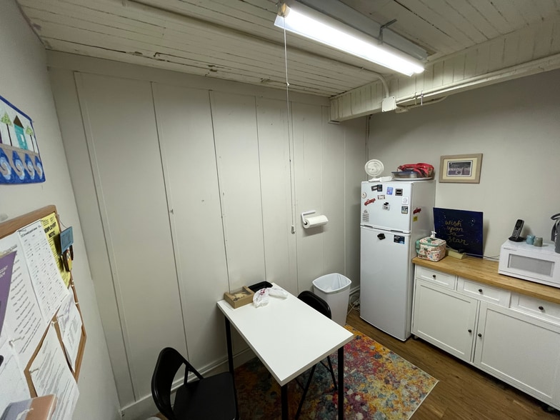 More Photos Of 4 Main St, Goffstown Storefront Retail Residential For Lease