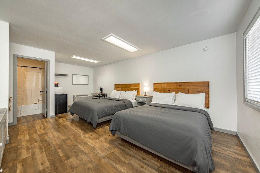 More Photos Of 8546 Edgemont Rd, Greers Ferry Hotel For Sale