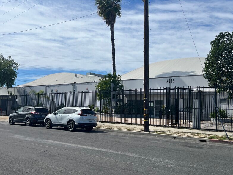 More Photos Of 7333 Radford Ave, North Hollywood Warehouse For Sale