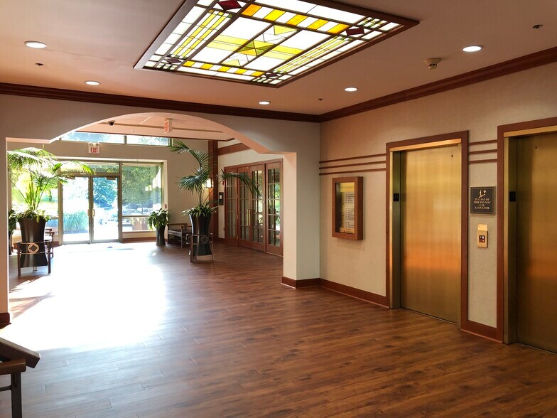More Photos Of 9435 Waterstone Blvd, Cincinnati Office For Lease