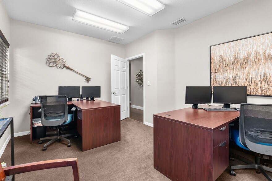 More Photos Of 8473 W Linebaugh Ave, Tampa Office For Lease