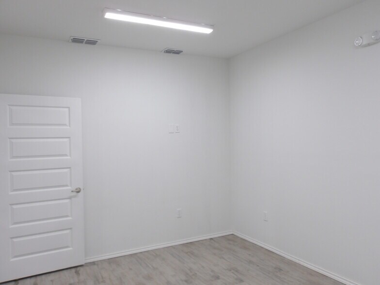 More Photos Of 1750 Reveille Rd, Harlingen Distribution For Lease