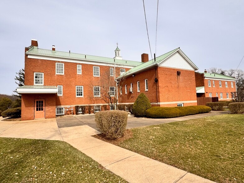 More Photos Of 618 Roswell NW Rd, Carrollton Healthcare For Sale