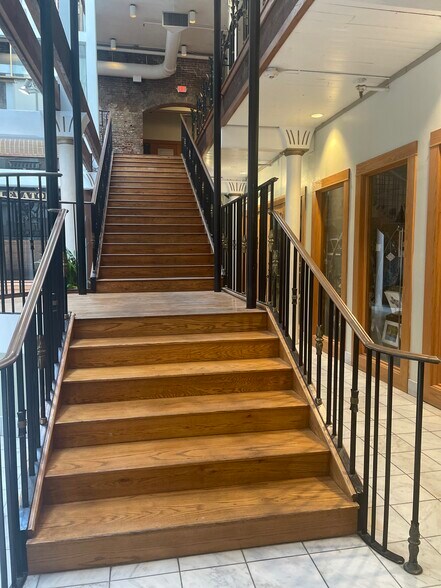 More Photos Of 2215 Strand St, Galveston Unknown For Lease