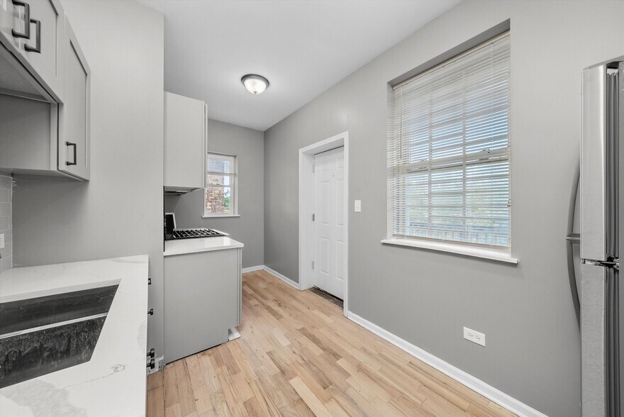 More Photos Of 7127 S Normal Blvd, Chicago Apartments For Sale