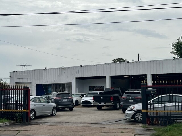 More Photos Of 1705 Campbell Rd, Houston Auto Repair For Lease
