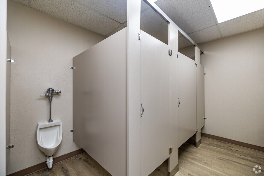 More Photos Of 6230-6360 Busch Blvd, Columbus Unknown For Lease