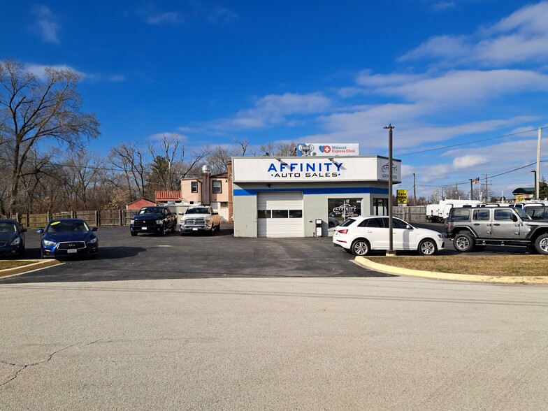 Primary Photo Of 24W483 Lake St, Roselle Auto Repair For Sale