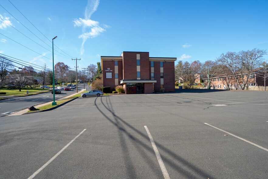 More Photos Of 55 Town Line Rd, Wethersfield Medical For Lease