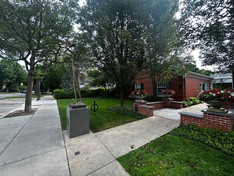 More Photos Of 585 Lincoln Ave, Winnetka Office For Lease
