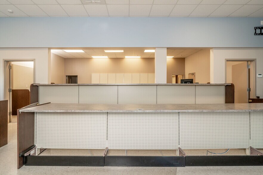 More Photos Of 16 Gosnell, Staunton Medical For Sale